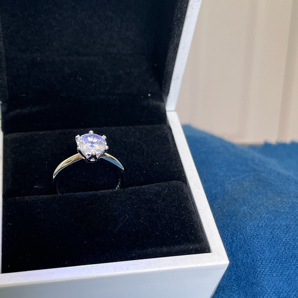 18KT white gold plated Engagement ring